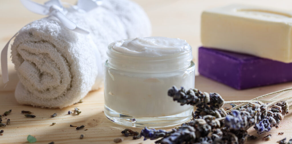 Sztuka samodzielnej produkcji kosmetyków: jak zrobić naturalne produkty do pielęgnacji domowymi sposobami?